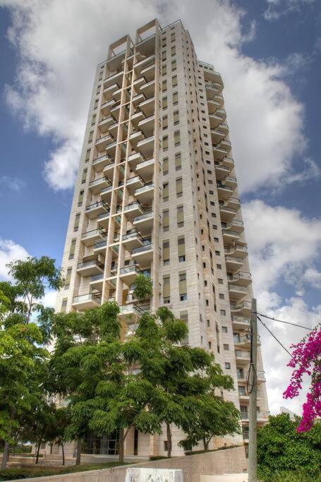 Ferienwohnung Beautiful Penthouse W/Amazing View, Prime Location Ramat Gan Exterior foto