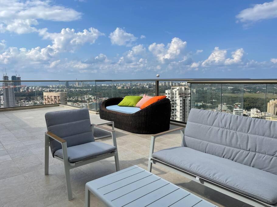 Ferienwohnung Beautiful Penthouse W/Amazing View, Prime Location Ramat Gan Exterior foto