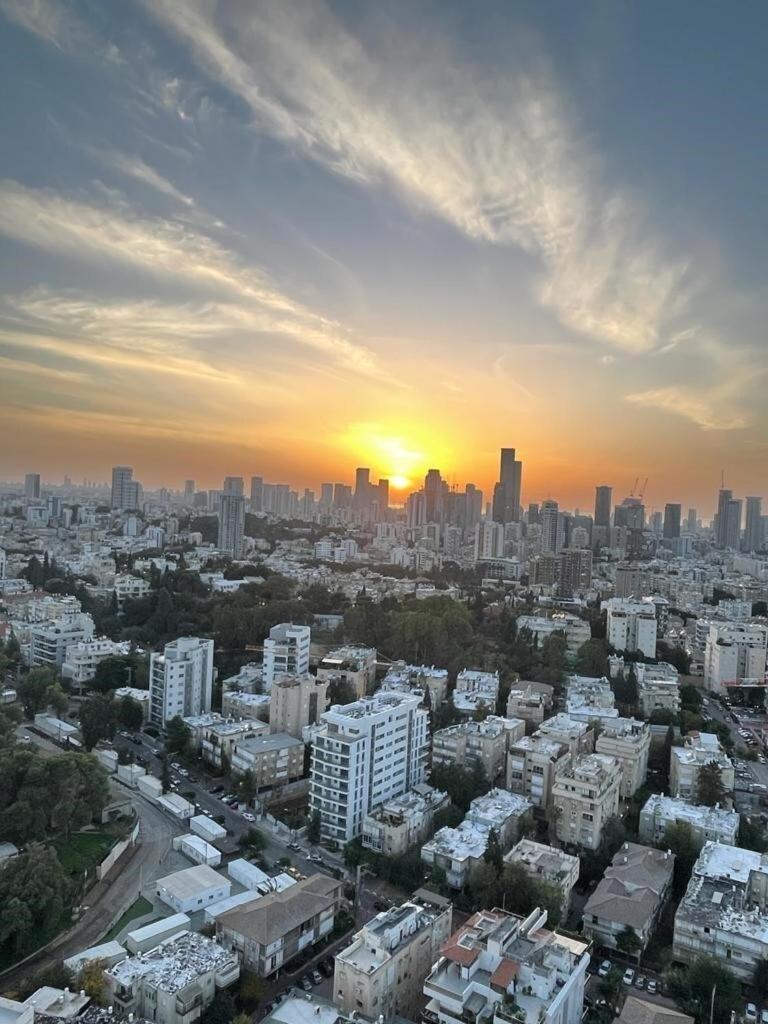 Ferienwohnung Beautiful Penthouse W/Amazing View, Prime Location Ramat Gan Exterior foto