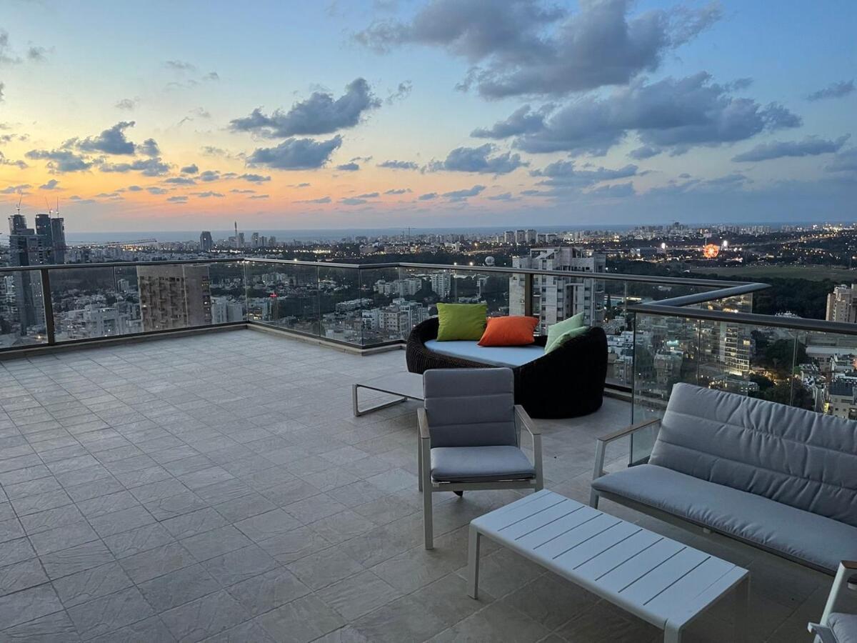 Ferienwohnung Beautiful Penthouse W/Amazing View, Prime Location Ramat Gan Exterior foto