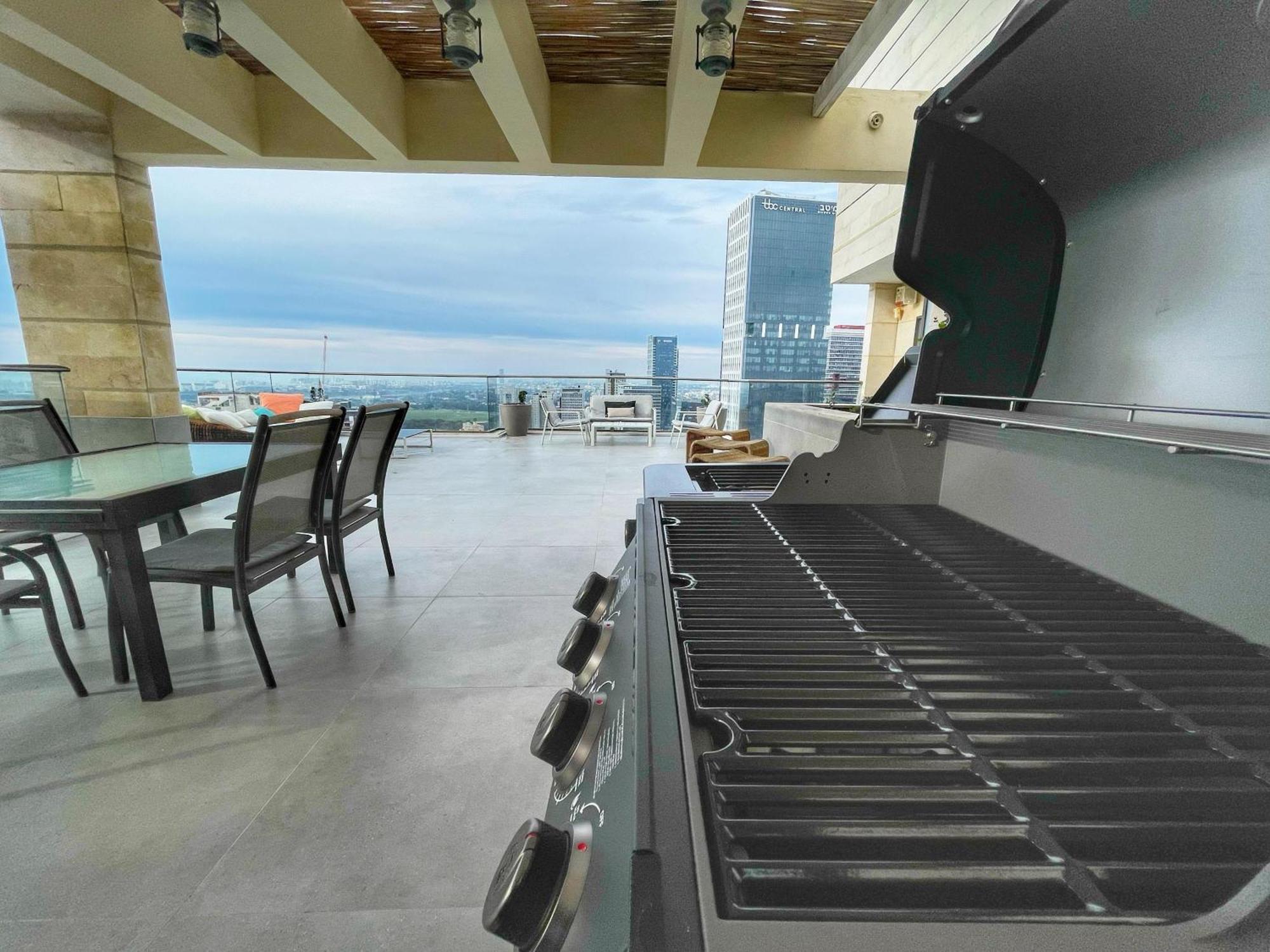 Ferienwohnung Beautiful Penthouse W/Amazing View, Prime Location Ramat Gan Exterior foto