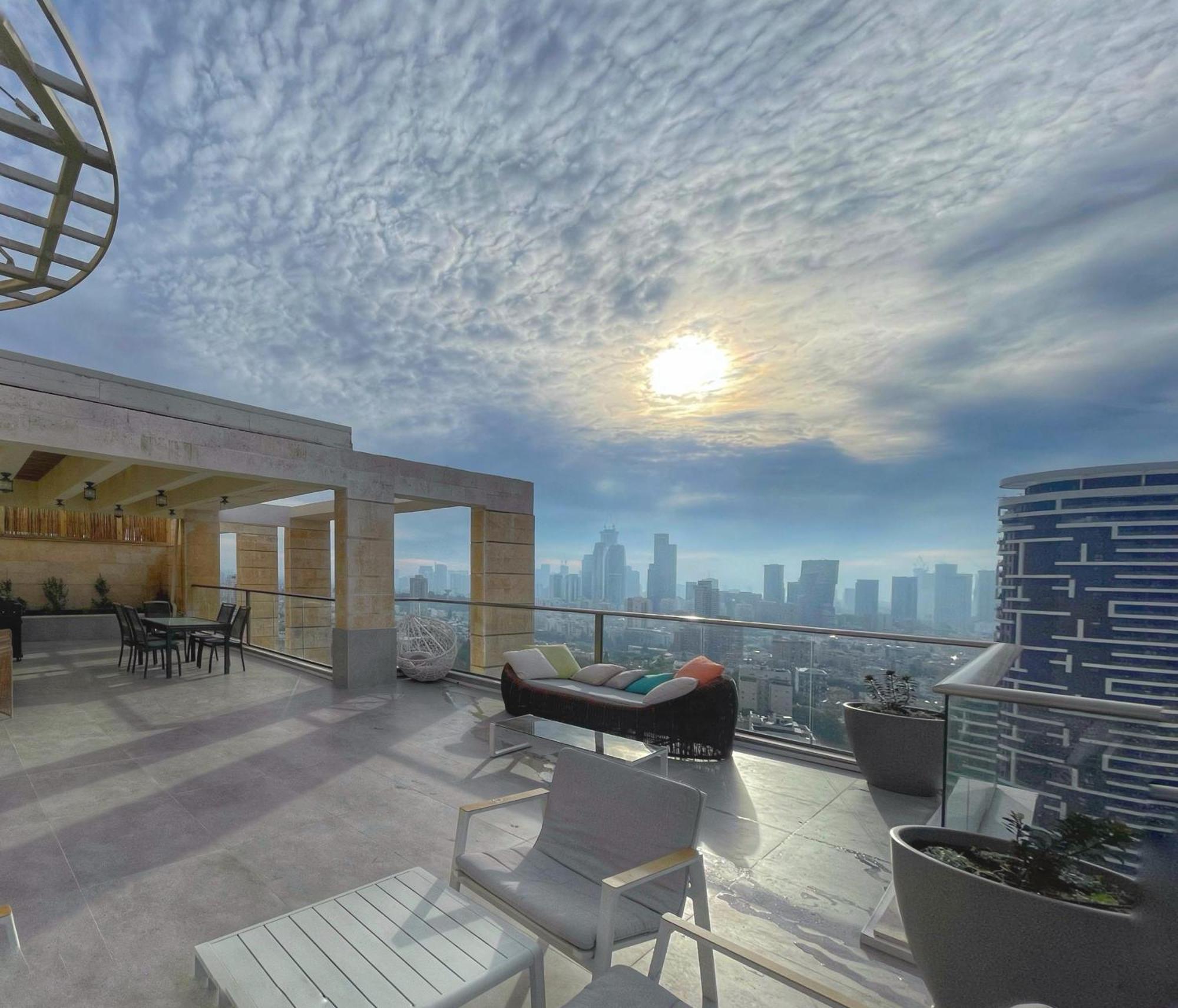 Ferienwohnung Beautiful Penthouse W/Amazing View, Prime Location Ramat Gan Exterior foto